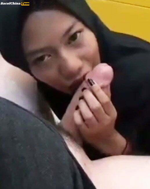 Gadis Hijab Sepong Otong Gede Crot Mulut