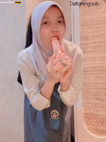Jilbab Seragam SMA Sodok Dildo Mancur Full Durasi